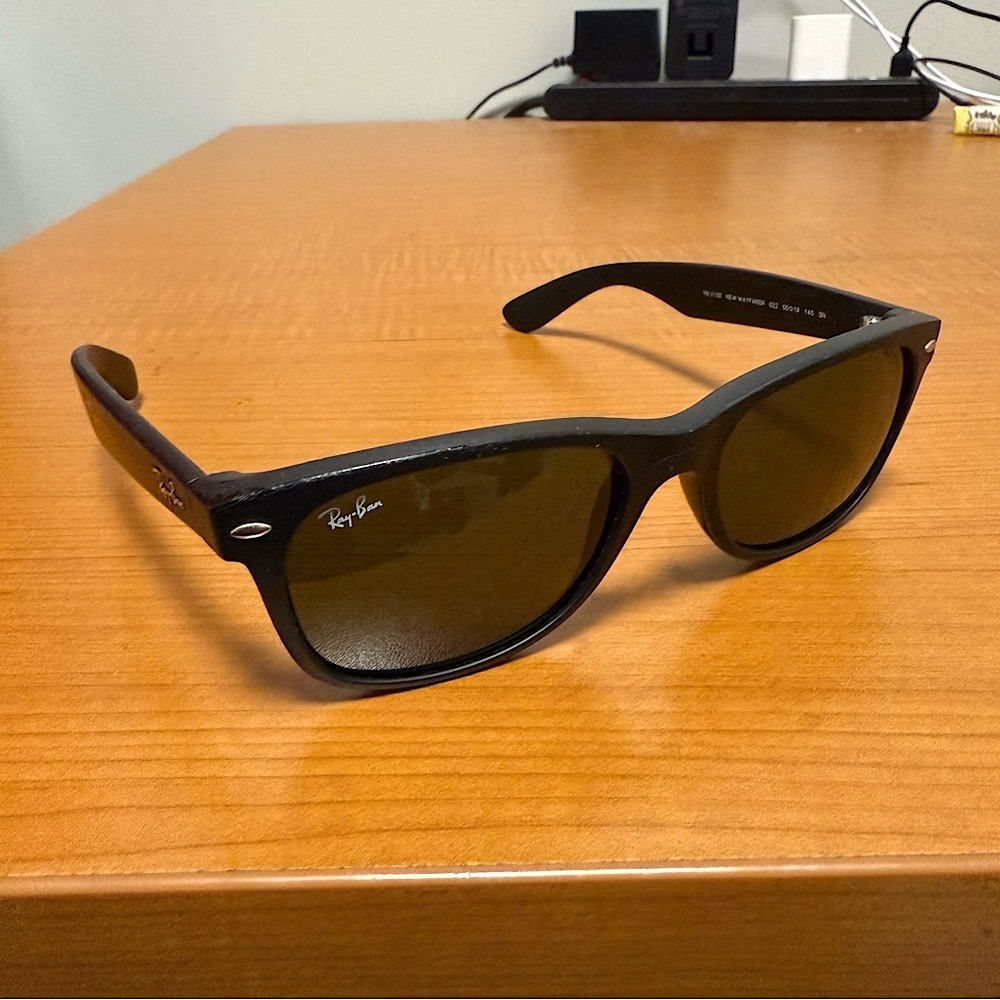 Ray-Ban Black Sunglasses RB2132 New Wayfarer